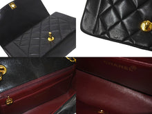 Load image into Gallery viewer, CHANEL シャネル チェーンショルダーバッグ ダイアナマトラッセ 22 2番台 ラムスキン ブラック ゴールド金具 美品 中古 64733
