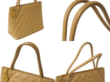 Load image into Gallery viewer, CHANEL シャネル 復刻トート 8番台 ハンドバッグ ココマーク キャビアスキン ベージュ シルバー金具 美品 中古 64736