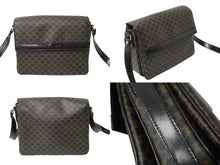 Load image into Gallery viewer, CELINE セリーヌ ブラゾン マカダム ショルダーバッグ オールドセリーヌ ブラック ブラウン ゴールド金具 良品 中古 64740