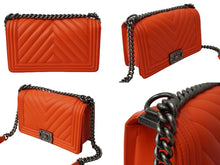 Load image into Gallery viewer, CHANEL シャネル ボーイシャネル シェブロン ショルダーバッグ 22番台 2016年 ラムスキン オレンジ シルバー金具 美品 中古 64742
