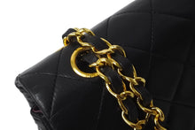 Load image into Gallery viewer, CHANEL シャネル チェーンショルダーバッグ Wフラップ マトラッセ23 ココマーク ラムスキン 1番台 ブラック ゴールド金具 美品 中古 64757