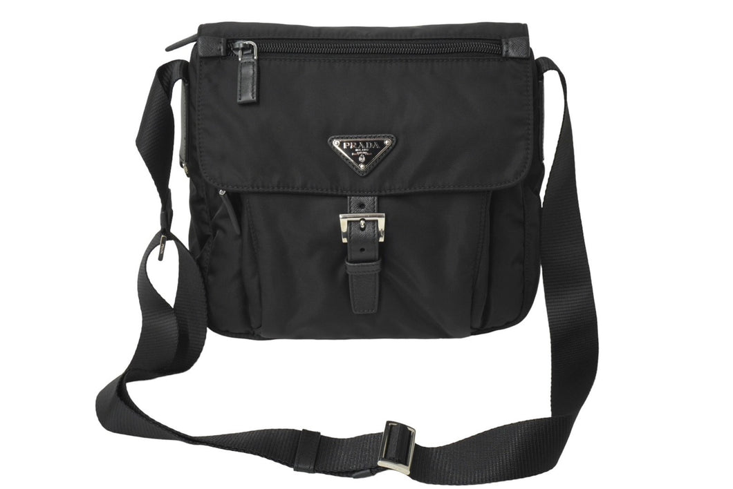 極美品 PRADA プラダ クロスショルダーバッグ BT8994 三角ロゴプレート ナイロン ブラック シルバー金具 中古 64770 