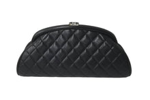 Load image into Gallery viewer, 極美品 CHANEL シャネル マトラッセ がま口 クラッチバッグ ポーチ 19番台 ブラック キャビアスキン シルバー金具 中古 64773