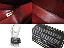 Load image into Gallery viewer, CHANEL シャネル チェーンショルダーバッグ Wフラップ マトラッセ 23cm ココマーク ラムスキン 1番台 ブラック ゴールド金具 美品 中古 64879