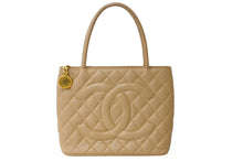 Load image into Gallery viewer, CHANEL シャネル 復刻トートバッグ マトラッセ ココマーク 6番台 A01804 キャビアスキン ベージュ ゴールド金具 美品 中古 64890