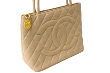 Load image into Gallery viewer, CHANEL シャネル 復刻トートバッグ マトラッセ ココマーク 6番台 A01804 キャビアスキン ベージュ ゴールド金具 美品 中古 64890