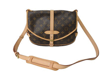 Load image into Gallery viewer, 極美品 LOUIS VUITTON ルイヴィトン ソミュール30 ショルダーバッグ ブラウン モノグラム ロゴ 斜めがけ M42256 中古 64895