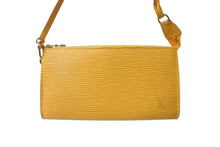Load image into Gallery viewer, 極美品 LouisVuitton ルイヴィトン エピ ポシェット アクセソワール アクセサリーポーチ ハンドバッグ M52959 イエロー 中古 64899
