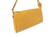 Load image into Gallery viewer, 極美品 LouisVuitton ルイヴィトン エピ ポシェット アクセソワール アクセサリーポーチ ハンドバッグ M52959 イエロー 中古 64899