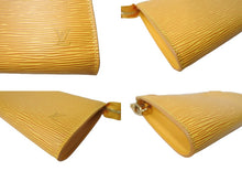 Load image into Gallery viewer, 極美品 LouisVuitton ルイヴィトン エピ ポシェット アクセソワール アクセサリーポーチ ハンドバッグ M52959 イエロー 中古 64899