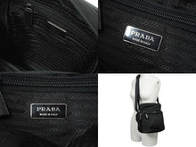 画像をギャラリービューアに読み込む, PRADA プラダ ミニメッセンジャーショルダーバッグ トライアングルロゴ ナイロン シルバー ブラック金具 美品 中古 64902 
