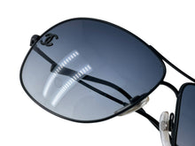 Load image into Gallery viewer, CHANEL シャネル ココマーク ティアドロップ型サングラス イタリア製 メタル ブラック サイズ64◻︎10 125 美品 中古 64905