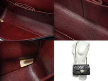 Load image into Gallery viewer, CHANEL シャネル チェーンショルダーバッグ Wフラップ マトラッセ 23cm ココマーク ラムスキン 1番台 ブラック ゴールド金具 美品 中古 64907