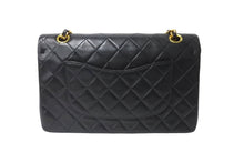 Load image into Gallery viewer, 極美品 CHANEL シャネル チェーンショルダーバッグ マトラッセ25 ラムスキン Wフラップラップ ブラックゴールド 6番台 中古 64911