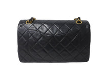 Load image into Gallery viewer, CHANEL シャネル チェーンショルダーバッグ Wフラップ マトラッセ 23cm ココマーク ラムスキン 2番台 ブラック ゴールド金具 美品 中古 64939