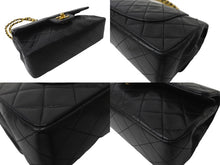 Load image into Gallery viewer, CHANEL シャネル チェーンショルダーバッグ Wフラップ マトラッセ 23cm ココマーク ラムスキン 2番台 ブラック ゴールド金具 美品 中古 64939