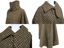 Load image into Gallery viewer, 新品同様 LOUISVUITTON NIGO ルイヴィトン ニゴ ケープ ジャケット 22S マイクロモノグラム コットン ブラウン サイズM 中古 64973