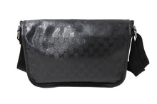 Load image into Gallery viewer, GUCCI グッチ インプリメ GG柄 メッセンジャーバッグ ショルダーバッグ 201732 ブラック シルバー金具 美品 中古 65039