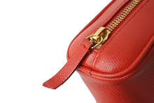 Load image into Gallery viewer, CHANEL シャネル ポーチ マルチケース ココマーク 8番台 イタリア製 レザー レッド ゴールド金具 美品 中古 65057