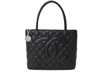 画像をギャラリービューアに読み込む, 極美品 CHANEL シャネル 1804 復刻トートバッグ ハンドバッグ 7番台 グレインドカーフスキン ブラック シルバー金具 中古 65101