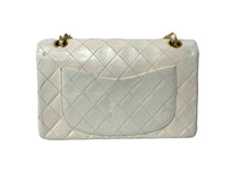 Load image into Gallery viewer, CHANEL シャネル マトラッセ23 Wフラップ Wチェーンショルダーバッグ 0番台 ラムスキン ホワイト ゴールド 良品 中古 65148
