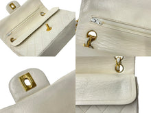 Load image into Gallery viewer, CHANEL シャネル マトラッセ23 Wフラップ Wチェーンショルダーバッグ 0番台 ラムスキン ホワイト ゴールド 良品 中古 65148
