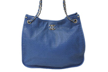 Load image into Gallery viewer, CHANEL シャネル パンチングレザー チェーン トートバッグ ココマーク 17番台 ブルー シルバー金具 ロゴ 肩掛け 美品 中古 65149