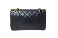 Load image into Gallery viewer, CHANEL シャネル チェーンショルダーバッグ Wフラップ マトラッセ23 ラムスキン 1番台 1990年 ブラック ゴールド 美品 中古 65188