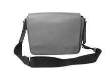 画像をギャラリービューアに読み込む, LouisVuitton ルイヴィトン ディストリクトPM NV3 タイガ ショルダーバッグ M30851 ICタグ タイガレザー グレー 美品 中古 65192