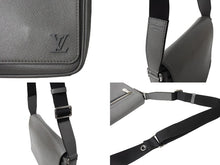 画像をギャラリービューアに読み込む, LouisVuitton ルイヴィトン ディストリクトPM NV3 タイガ ショルダーバッグ M30851 ICタグ タイガレザー グレー 美品 中古 65192