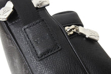 Load image into Gallery viewer, 極美品 LOUIS VUITTON ルイ ヴィトン エクリプス アウトドア メッセンジャーPM ショルダーバッグ M30233 ブラック 中古 65194