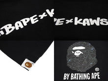 Load image into Gallery viewer, A BATHING APE KAWS アベイシングエイプ カウズ 半袖Ｔシャツ コラボ ブラック サイズL プリント ベイプ 美品 中古 65233