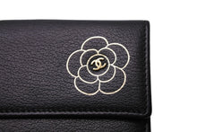 Load image into Gallery viewer, CHANEL シャネル 二つ折り財布 カメリア ココマーク ラムスキン Wホック 15番台 2011年 ブラック ゴールド金具 美品 中古 65265