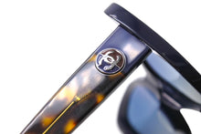 Load image into Gallery viewer, CHANEL シャネル サングラス 眼鏡 ココマーク 5322-A サイズ57□18 135 ネイビー パープル 美品 中古 65277