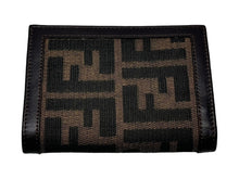 画像をギャラリービューアに読み込む, 極美品 FENDI フェンディ 二つ折り財布 コンパクト レザ―キャンバス シルバー金具 ズッカ柄 ブラウン 中古 65290 