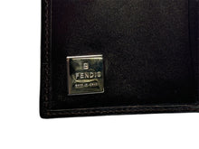 画像をギャラリービューアに読み込む, 極美品 FENDI フェンディ 二つ折り財布 コンパクト レザ―キャンバス シルバー金具 ズッカ柄 ブラウン 中古 65290 