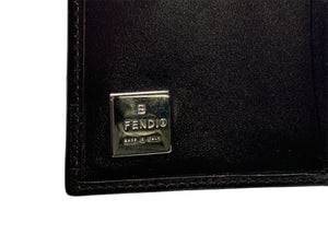 極美品 FENDI フェンディ 二つ折り財布 コンパクト レザ―キャンバス シルバー金具 ズッカ柄 ブラウン 中古 65290 