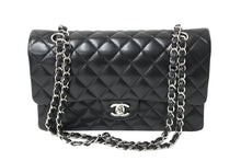 Load image into Gallery viewer, 極美品 CHANEL シャネル チェーンショルダーバッグ マトラッセ25 Wフラップラップ ラムスキン ブラックシルバー 18番台 中古 65332