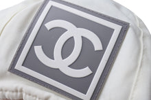 Load image into Gallery viewer, CHANEL シャネル ココマーク スポーツライン ニット帽 ジェニー愛用 ポリアミド コットン ホワイト ベージュ M 美品 中古 65352