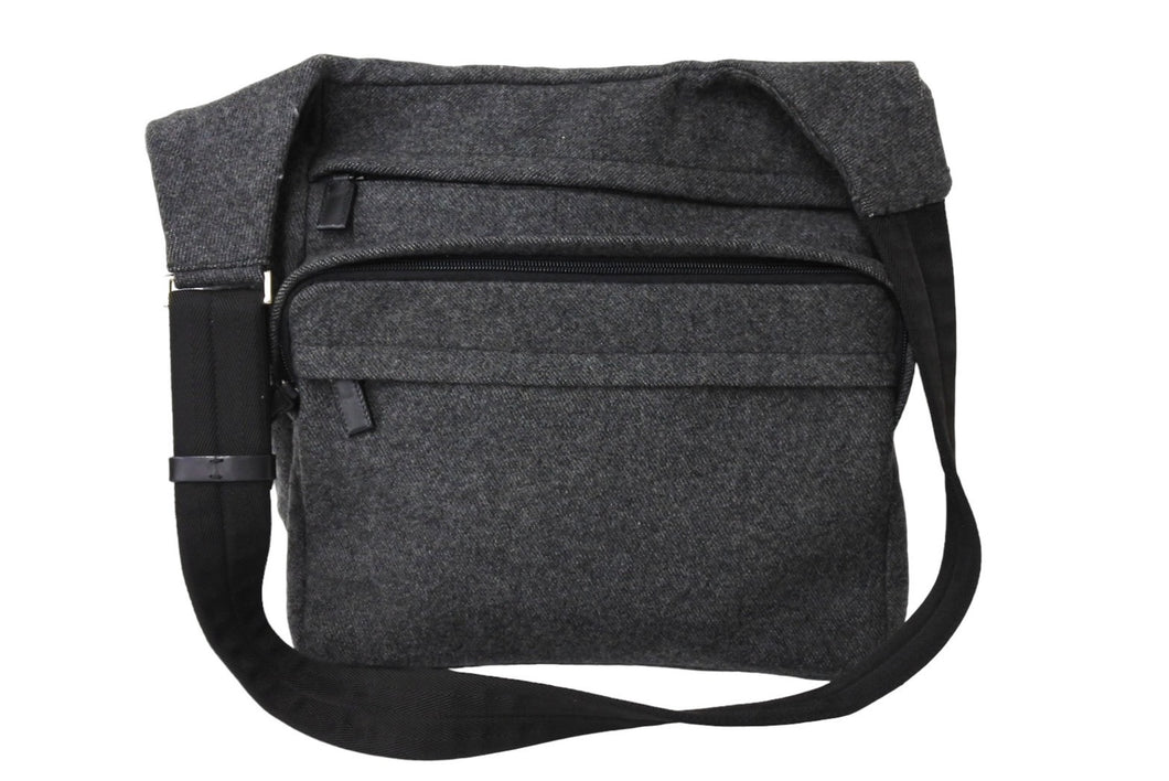 PRADA プラダショルダーバッグ トライアングルロゴ グレーコットン シルバー金具 美品 中古 65353 