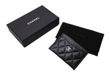 Load image into Gallery viewer, 新品同様 CHANEL シャネル カードケース ココマーク キャビアスキン シリアルランダム ブラック シルバー金具 中古 65417 正規品
