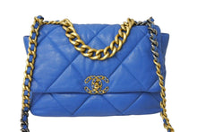 Load image into Gallery viewer, CHANEL シャネル シャネル19 ディズマフ マトラッセ 2WAY チェーン ショルダーバッグ 30番台 ライトブルー ラムスキン コンビ金具 ココマーク 美品 中古 65429