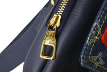 Load image into Gallery viewer, LOUIS VUITTON ルイ ヴィトン ダブルフォンポーチ NIGOコラボ M81060 モノグラムデニム トリヨンレザー ショルダー 美品 中古 65465