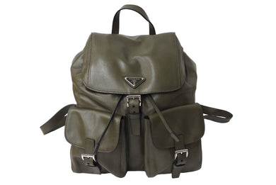 極美品 PRADA プラダ リュック デイパック トライアングルロゴ B2811L レザー シルバー金具 カーキ 中古 65474 