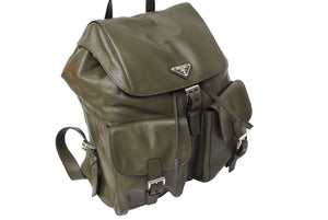 極美品 PRADA プラダ リュック デイパック トライアングルロゴ B2811L レザー シルバー金具 カーキ 中古 65474 