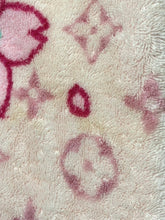 画像をギャラリービューアに読み込む, LOUIS VUITTON ルイヴィトン モノグラム チェリーブロッサム バスタオル ピンク 村上隆 ビーチタオル コットン ロゴ 小物 美品 中古 65482