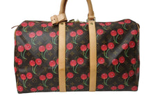 Load image into Gallery viewer, 極美品 LOUIS VUITTON ルイヴィトン キーポル 45 モノグラムチェリー 村上隆 ボストンバッグ ハンドバッグ レッド M95011 中古 65502