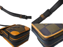Load image into Gallery viewer, LOUIS VUITTON ルイヴィトン アマゾン メッセンジャー ショルダーバッグ N40357 ダミエ エベヌ モノグラム NIGO 美品 中古 65508
