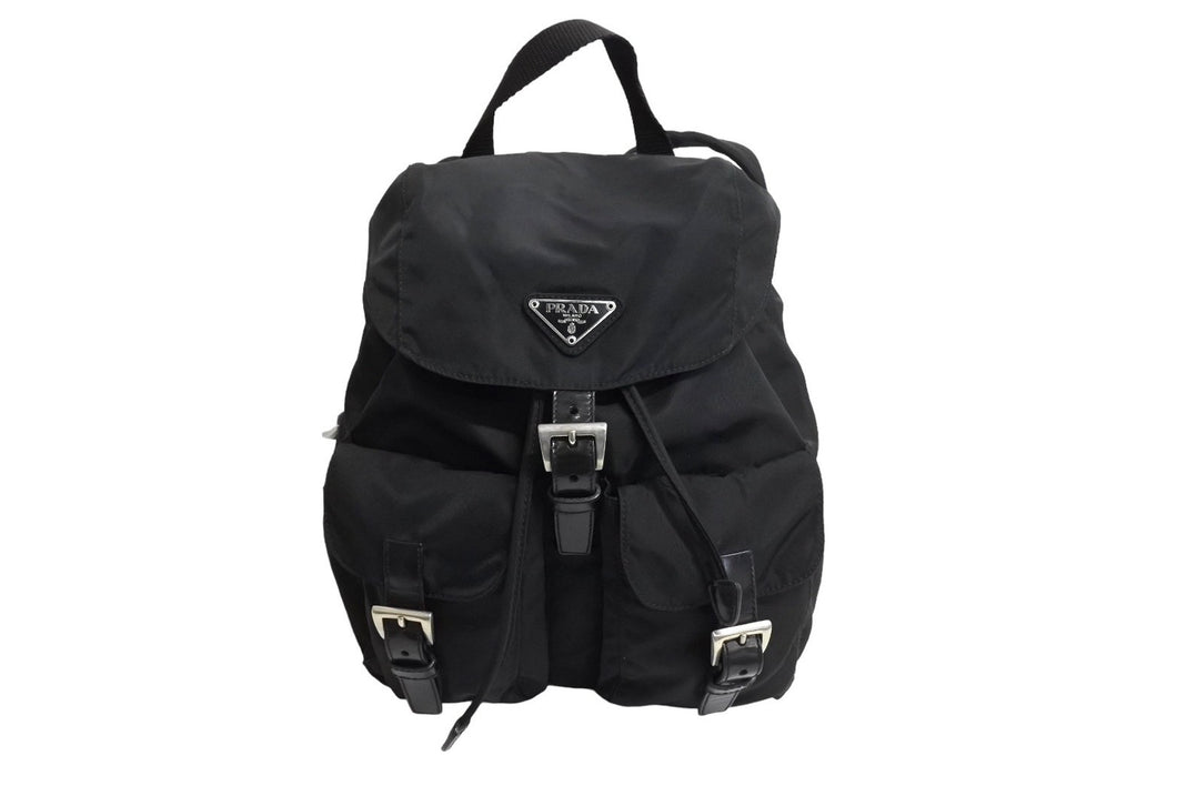 PRADA プラダ リュック デイパック トライアングルロゴ B6677 ブラックナイロン シルバー金具 美品 中古 65523 