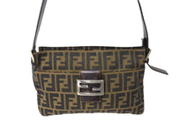 画像をギャラリービューアに読み込む, FENDI フェンディ マンマバケット ワンショルダーバッグ ズッカ柄 コットンキャンバス レザー シルバー金具 美品 中古 65539 